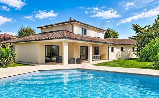 House in Peripherie, Peronnas, France 1
