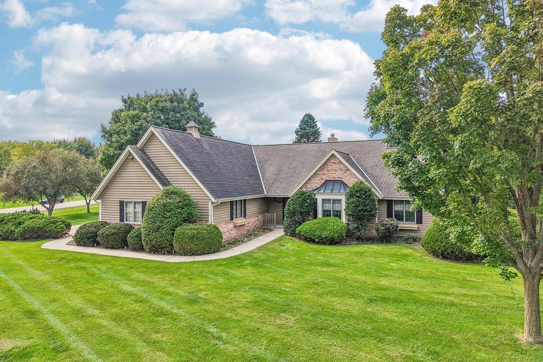 House in Delafield, Wisconsin, United States 2 - 18969512