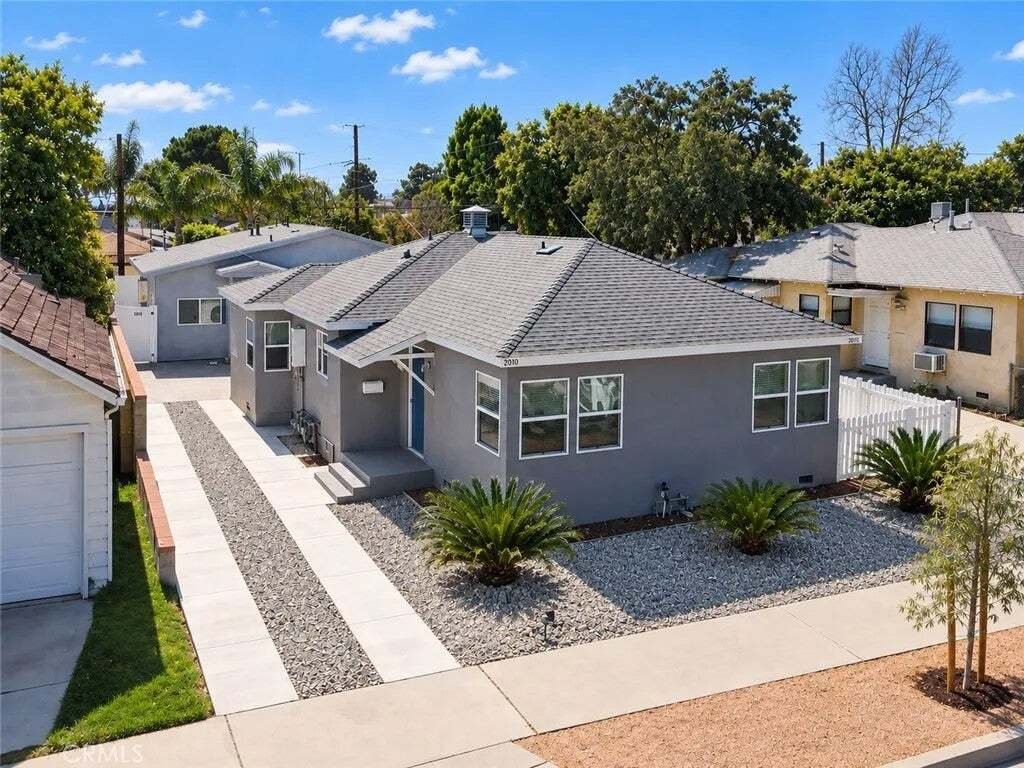 Burbank, California, United States 1 - 18976243
