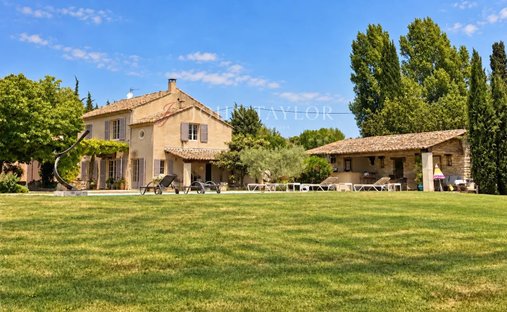 Casa di campagna a Saint-Remy-de-Provence, Provenza-Alpi-Costa Azzurra, Francia 1