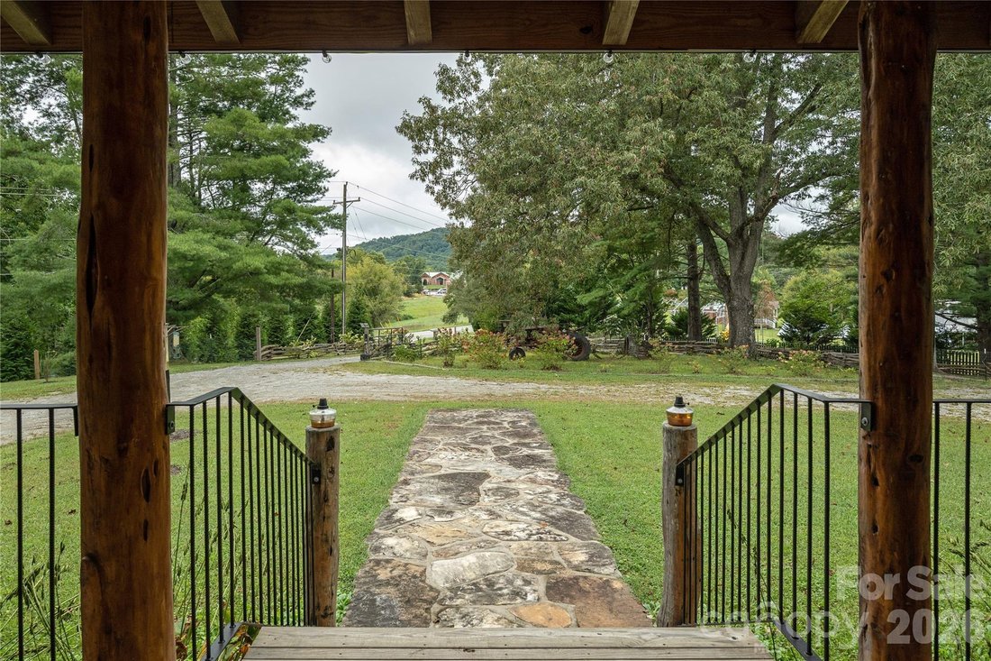 House in Hendersonville, North Carolina, United States 3 - 18954221