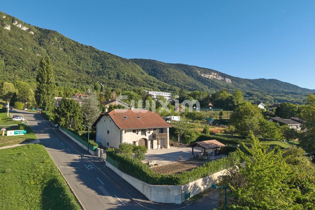 Estate in Collonges-sous-Salève, Auvergne-Rhône-Alpes, France 1 - 18976471