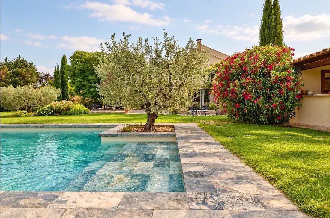 Country House in Saint-Rémy-de-Provence, Provence-Alpes-Côte d'Azur, France 2 - 18966057