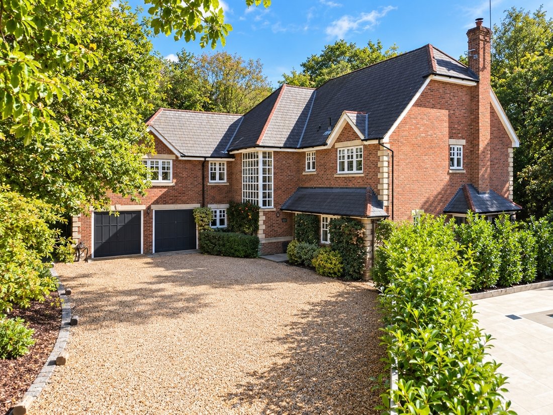 House in Lower Bourne, England 1 - 16946911