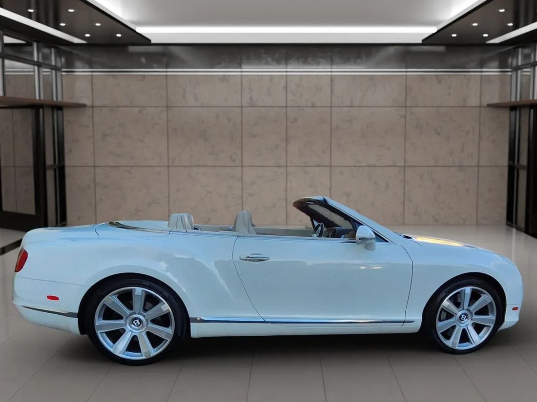 Cabriolet in Fullerton, CA, United States 5 - 18975224