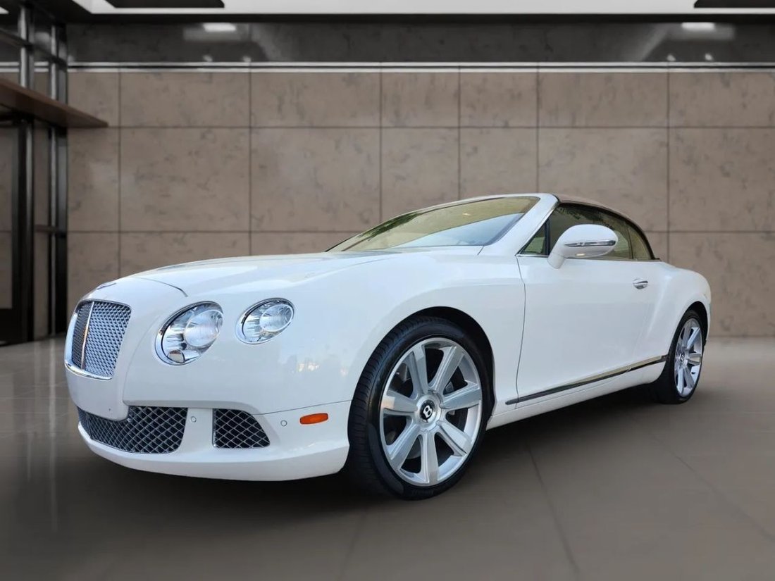 Cabriolet in Fullerton, CA, United States 2 - 18975224