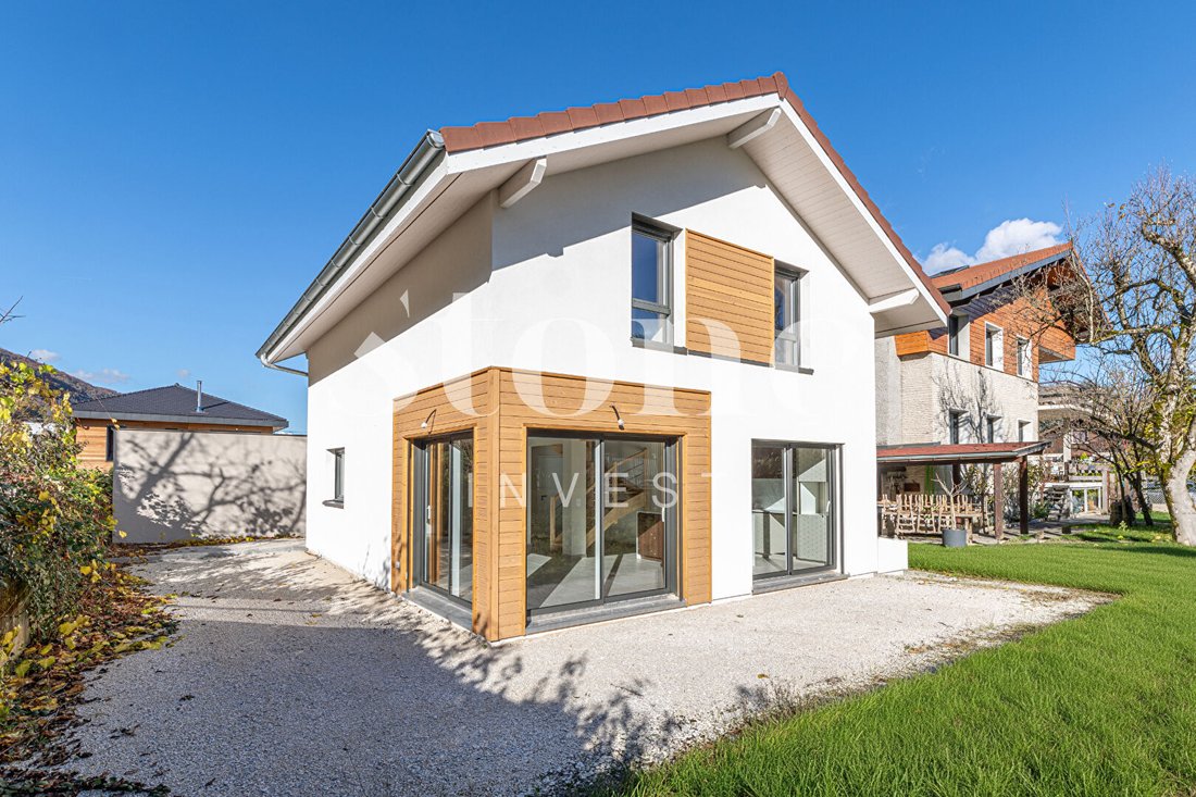 Villa in Sévrier, Auvergne-Rhône-Alpes, France 1 - 18966585