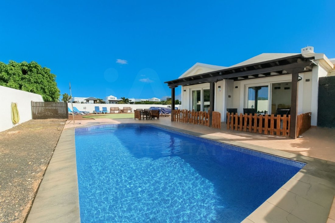 Villa in Playa Blanca, Yaiza, Spain 1 - 16529034