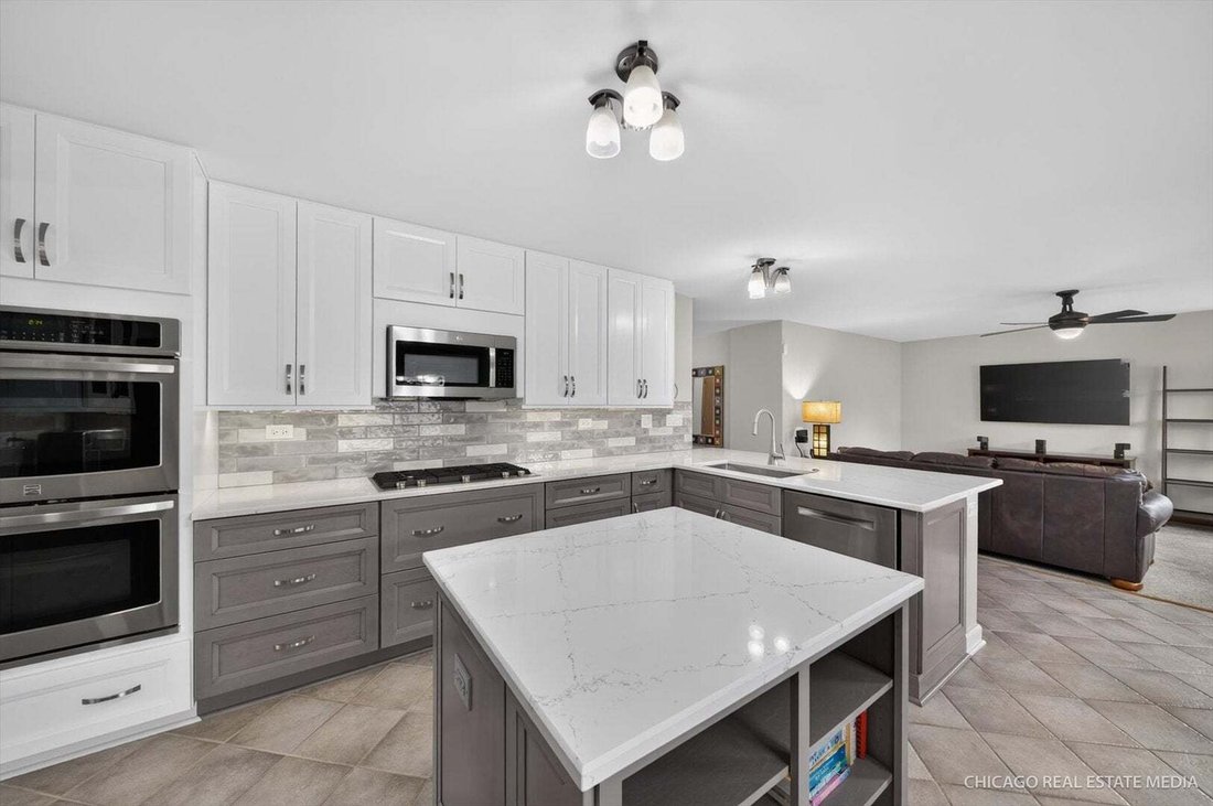 House in Woodridge, Illinois, United States 2 - 18970232