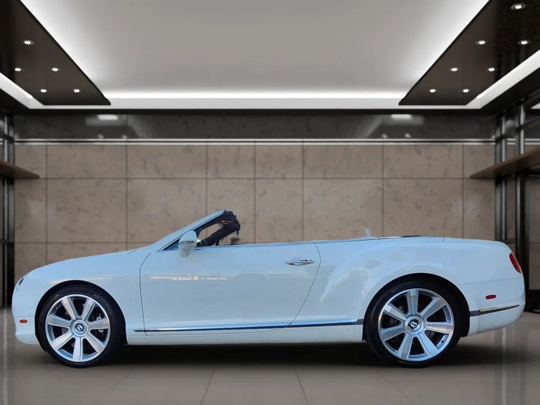 Cabriolet in Fullerton, CA, United States 3 - 18975224