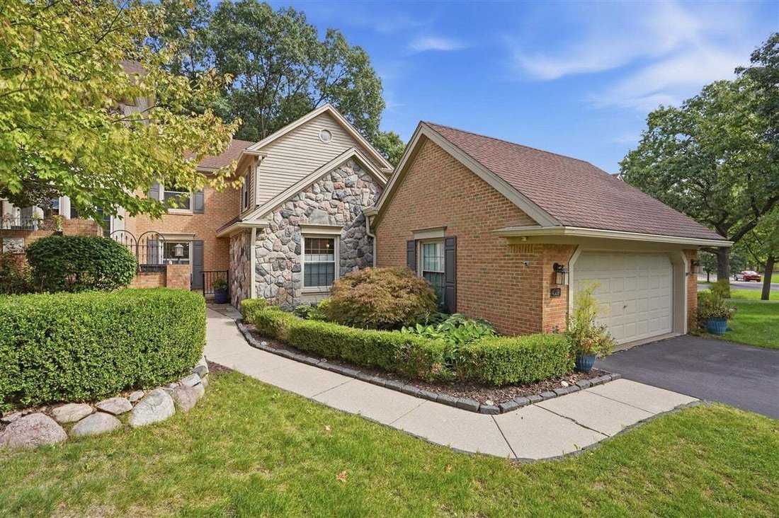 Condo in Township of Hamburg, Michigan, United States 4 - 18970131