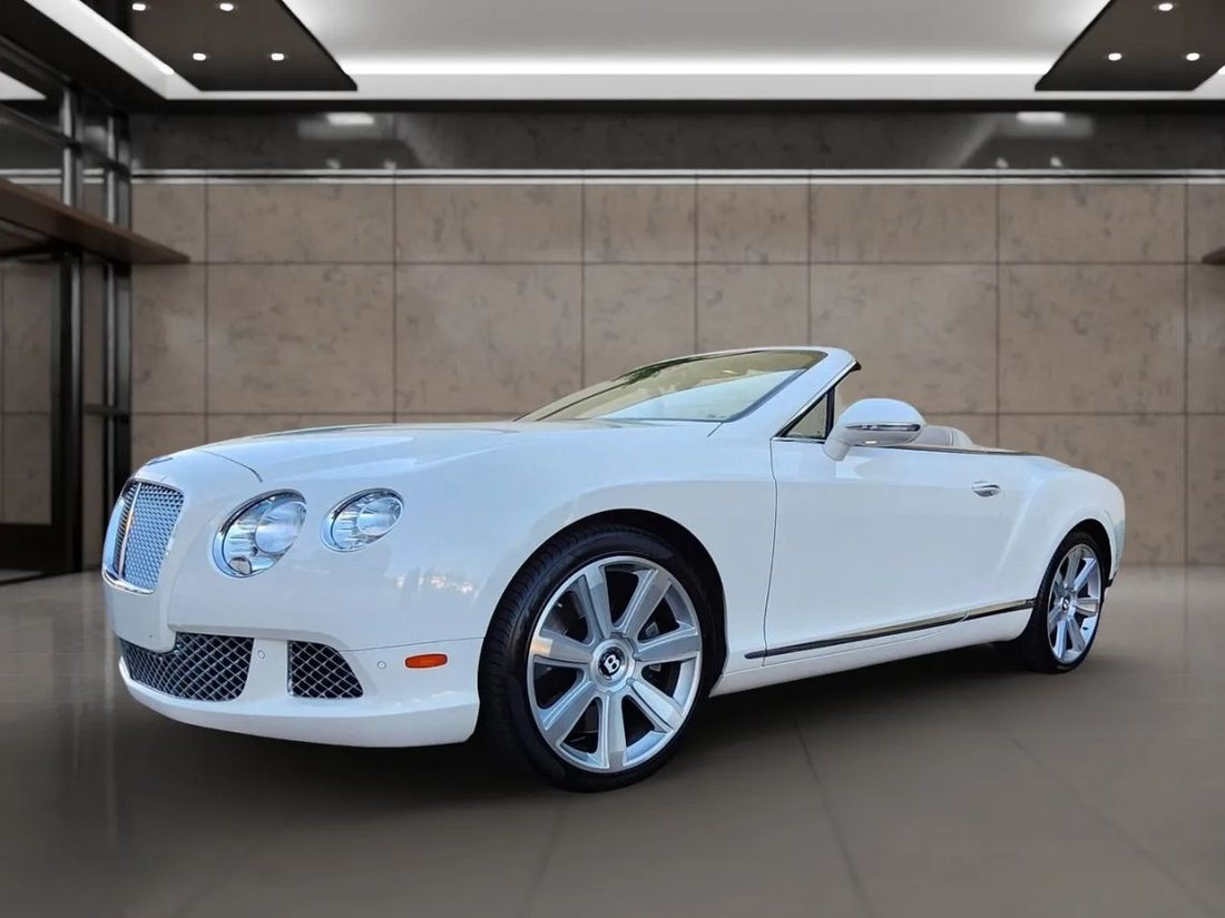 Cabriolet in Fullerton, CA, United States 1 - 18975224