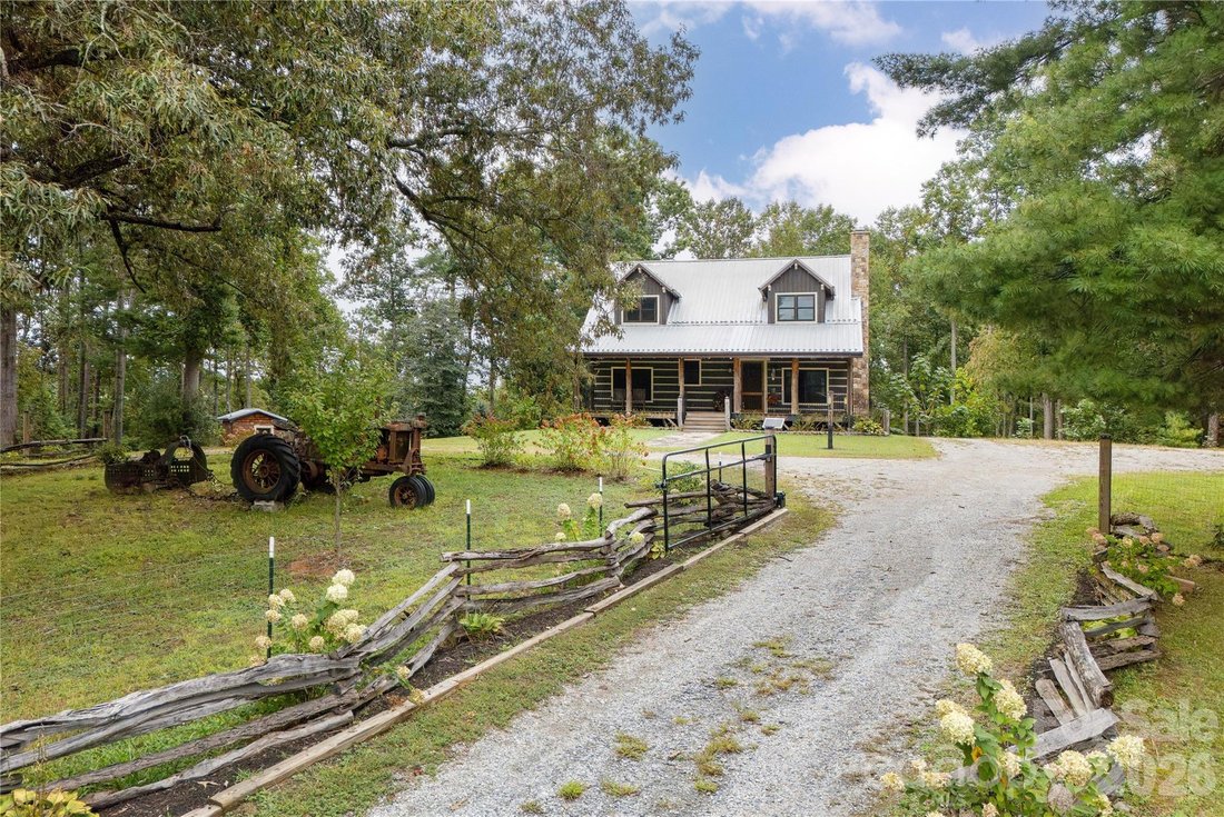 House in Hendersonville, North Carolina, United States 2 - 18954221
