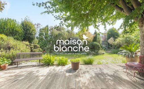 House in La Chesnaie, Les Ponts-de-Ce, France 1