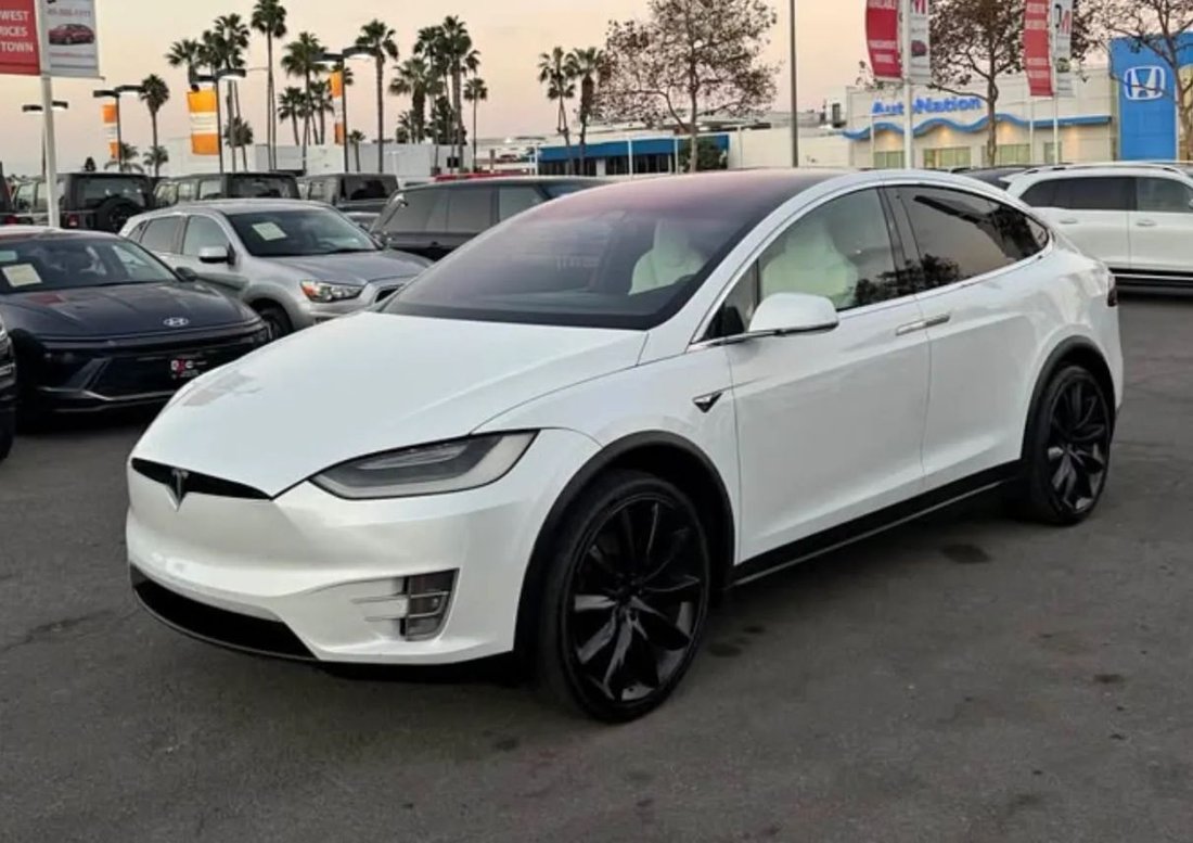 Suv in Costa Mesa, CA, United States 2 - 18972067