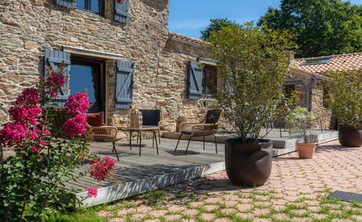 Estate in Vue, Pays de la Loire, France 1