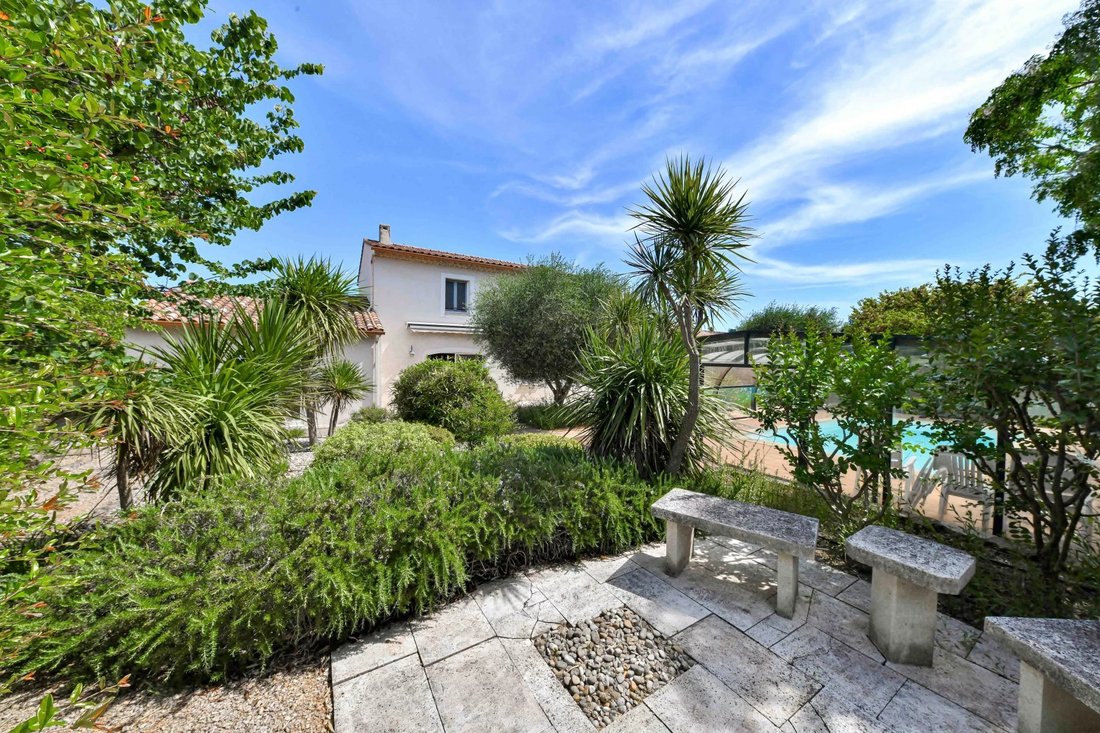 Finca en Uzès, Occitania, Francia 1 - 18929074