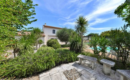 Estate in Uzès, Occitania, France 1
