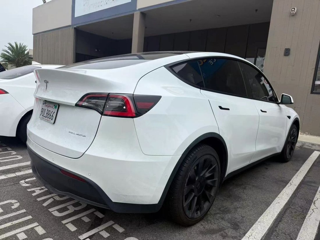 Suv in Costa Mesa, CA, United States 2 - 18971755