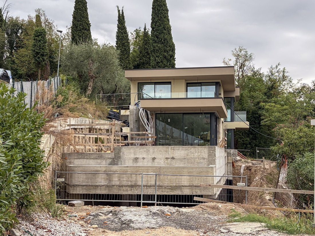 Villa in Garda, Veneto, Italy 3 - 16041217