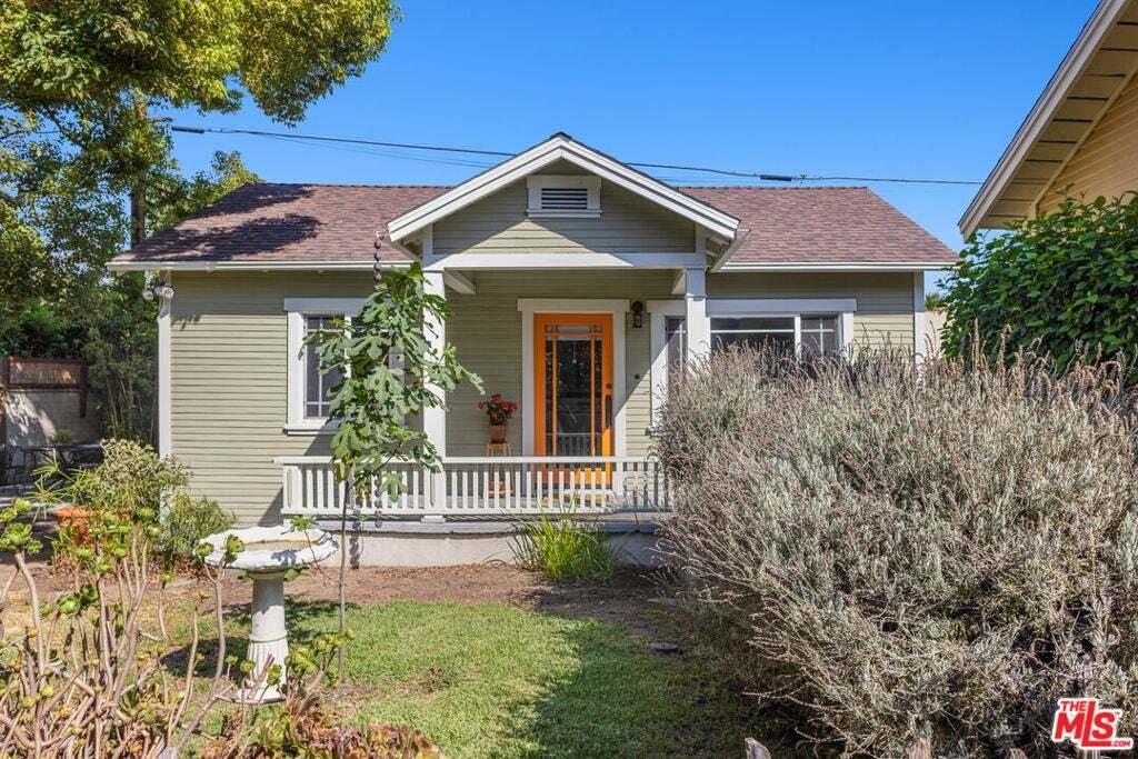 Altadena, California, United States 3 - 18977383