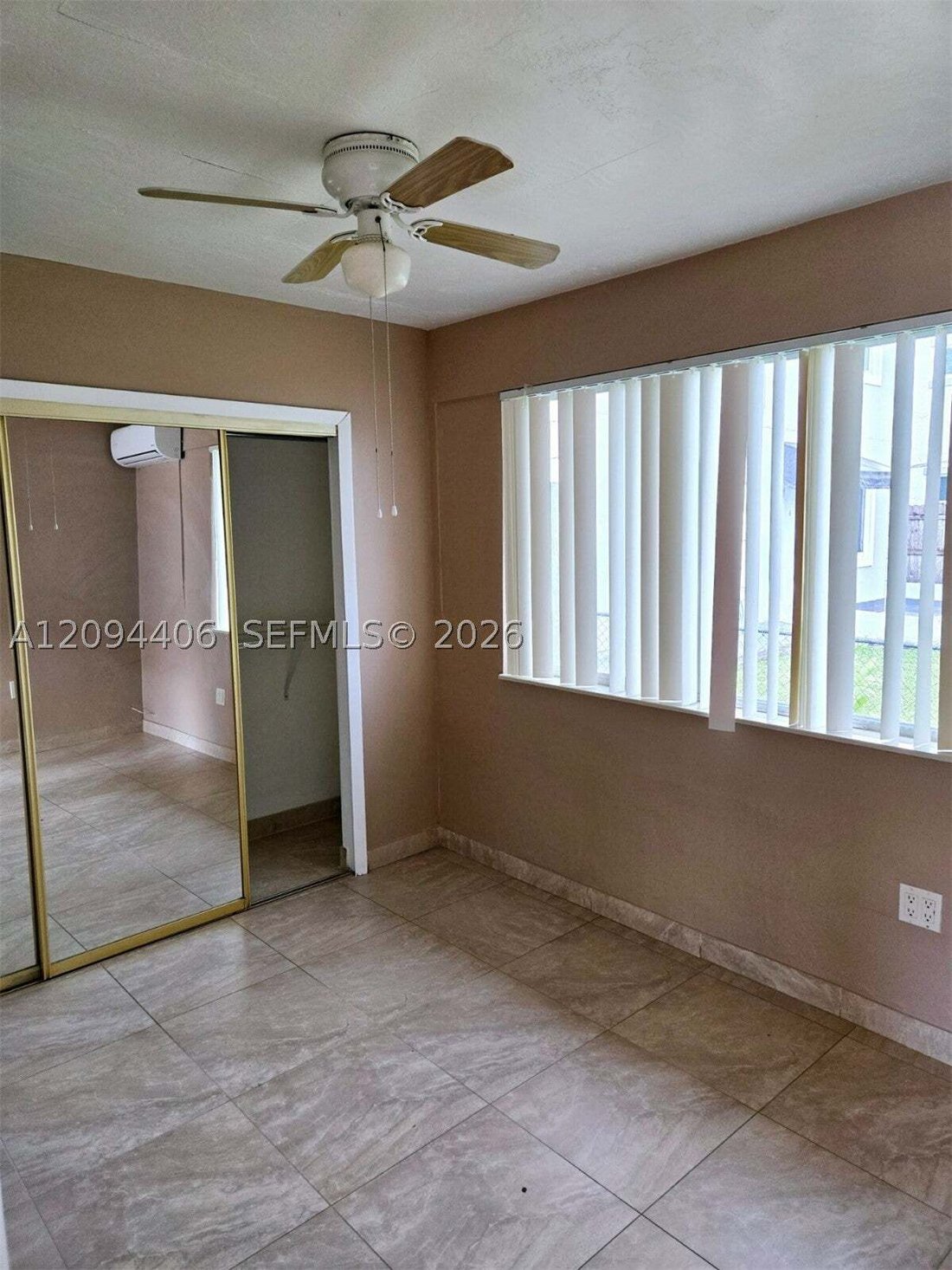 Hialeah, Florida, United States 3 - 18965358