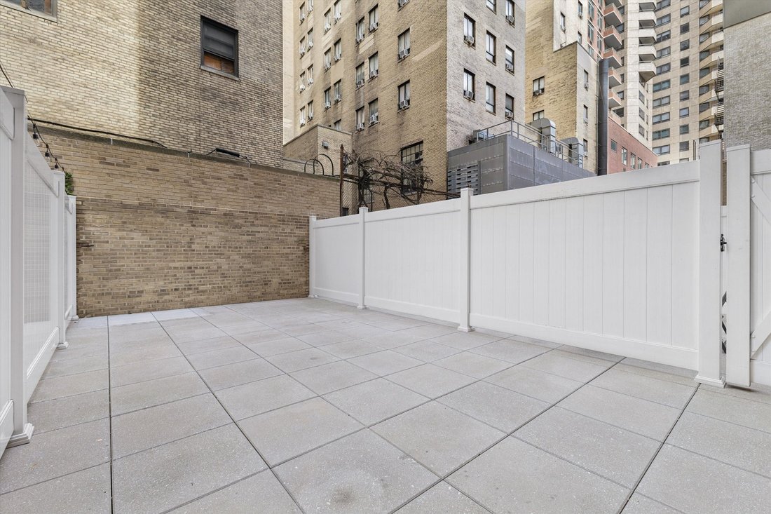 New York, New York, United States 5 - 18981503
