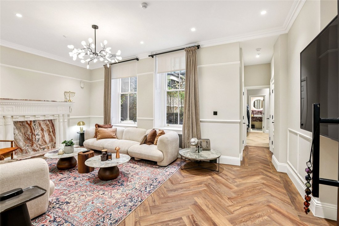 House in Charing Cross, Westminster, England 2 - 18965799