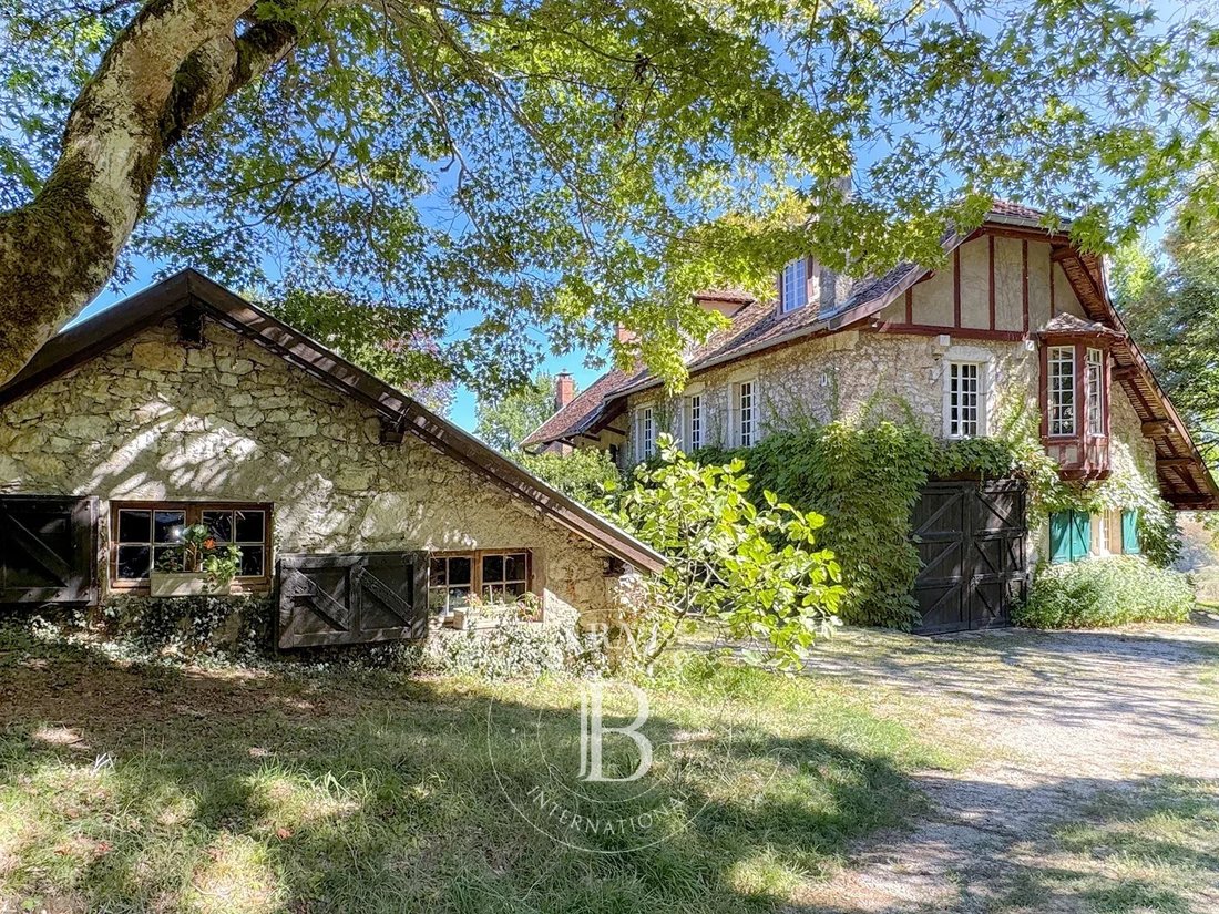 House in Yenne, Auvergne-Rhône-Alpes, France 1 - 18966255