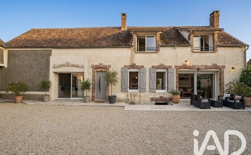 Maison à Poligny, Île-de-France, France 1