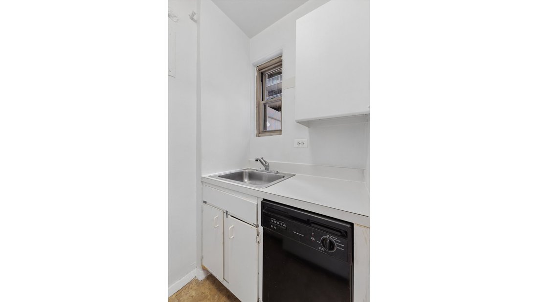 New York, New York, United States 3 - 18981503