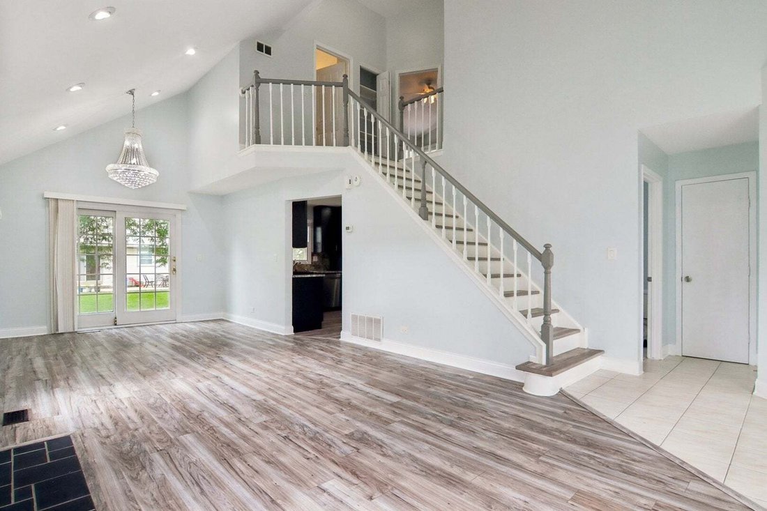 House in Elk Grove Village, Illinois, United States 3 - 18970205