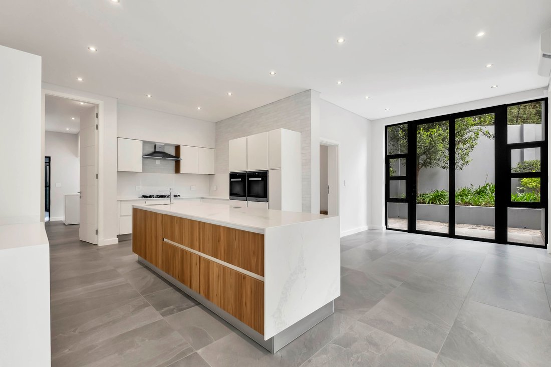 House in Illovo, Sandton, Gauteng 3 - 18972744