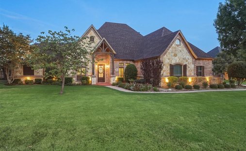 House in Burleson, Texas, United States 1