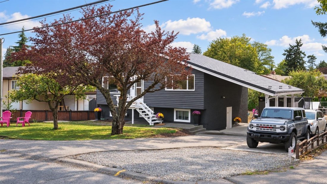 House in Saanich, British Columbia, Canada 2 - 18974591