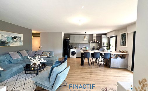 Apartment in Mazenod-Bellevue-Saint Donat-Banon, Aix-en-Provence, France 1