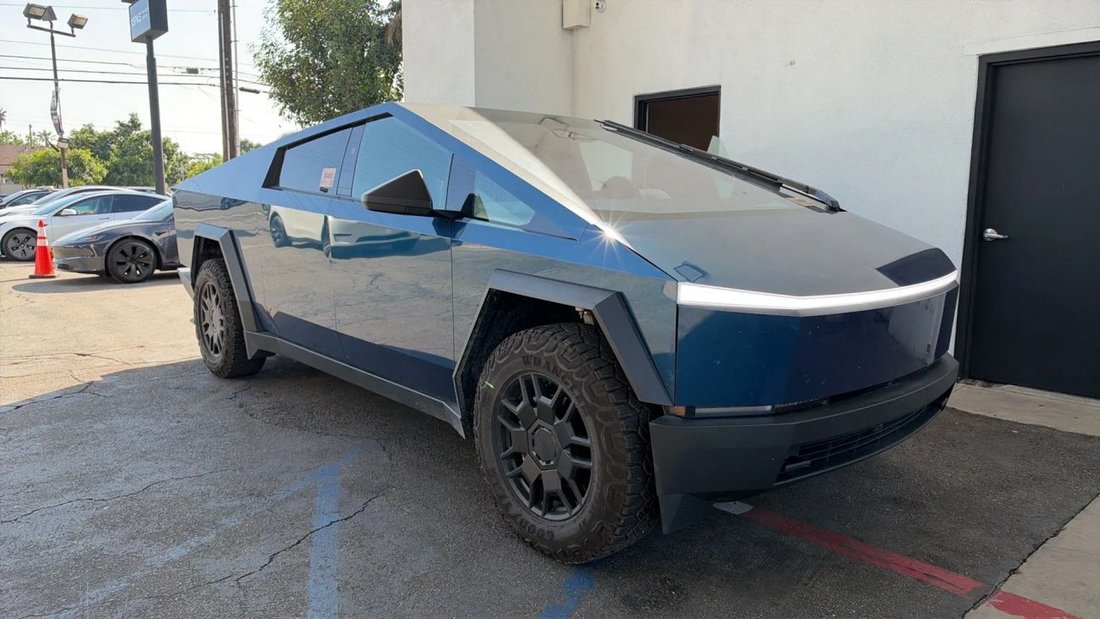 Pickup in Azusa, CA, United States 1 - 18975128