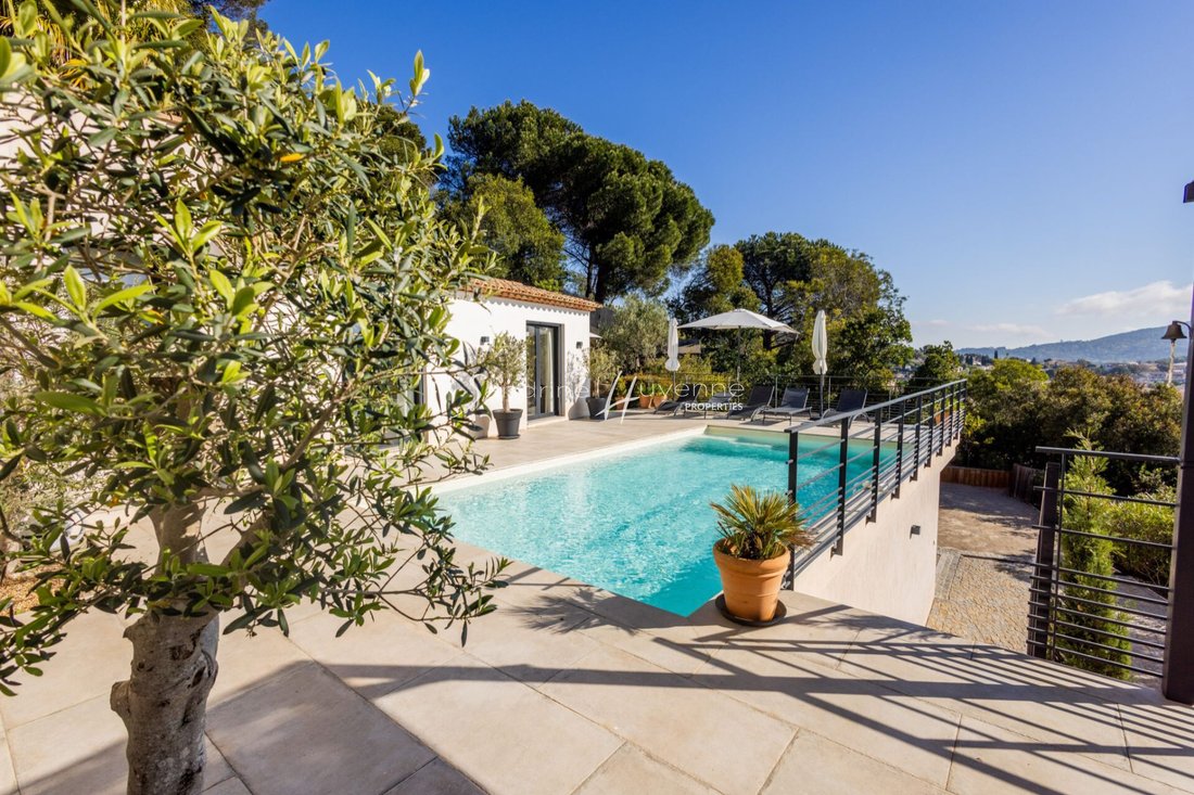 Villa in La Croix-Valmer, Provence-Alpes-Côte d'Azur, France 4 - 18979233