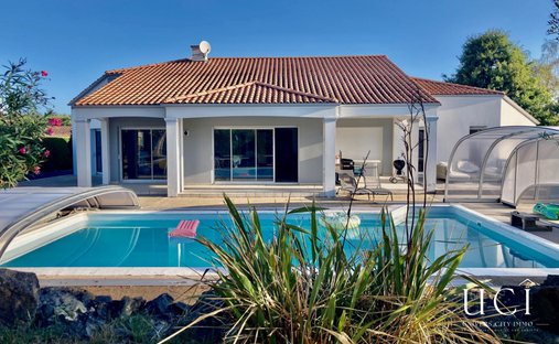 House in Nord, Basse-Goulaine, France 1