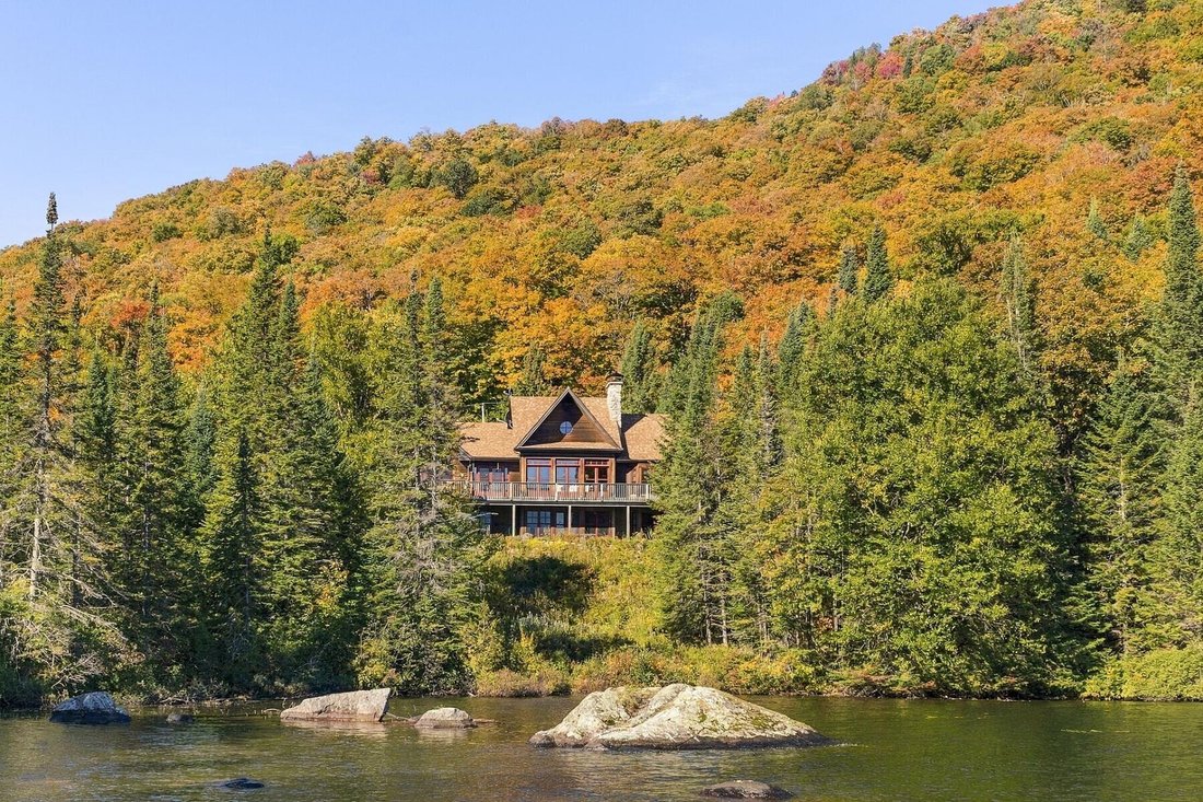House in Sainte-Agathe-des-Monts, Quebec, Canada 1 - 18975402