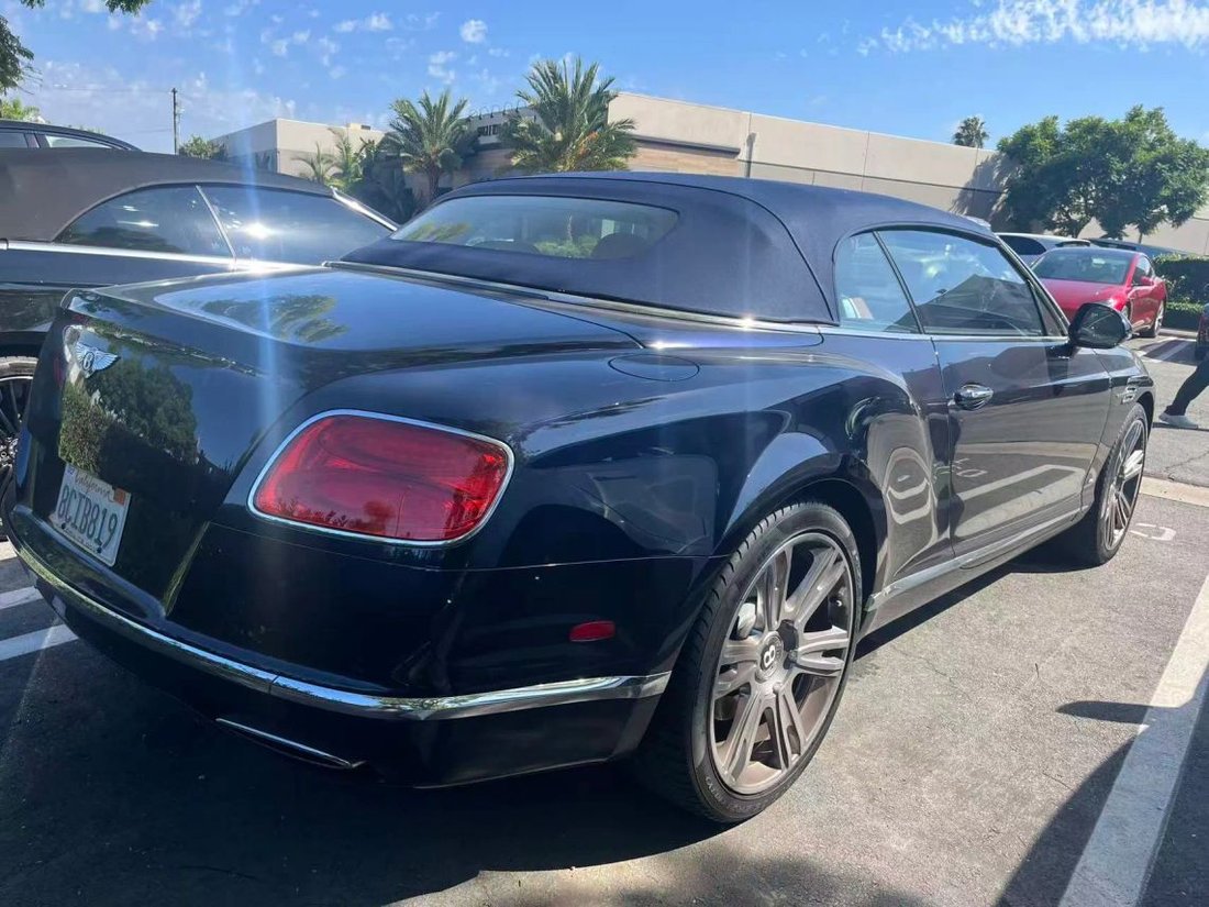 Cabriolet in Costa Mesa, CA, United States 2 - 18971805
