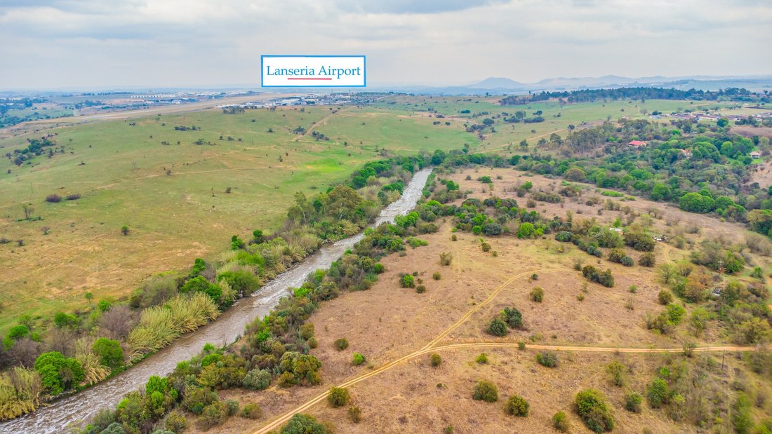 Land in Lanseria, Gauteng, South Africa 4 - 18655258