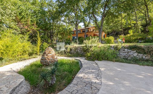 Villa in Le Puy-Sainte-Réparade, Provence-Alpes-Côte d'Azur, France 1