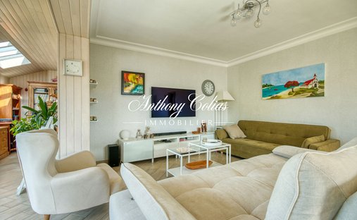 Villa in Centre Bourg, Sene, France 1
