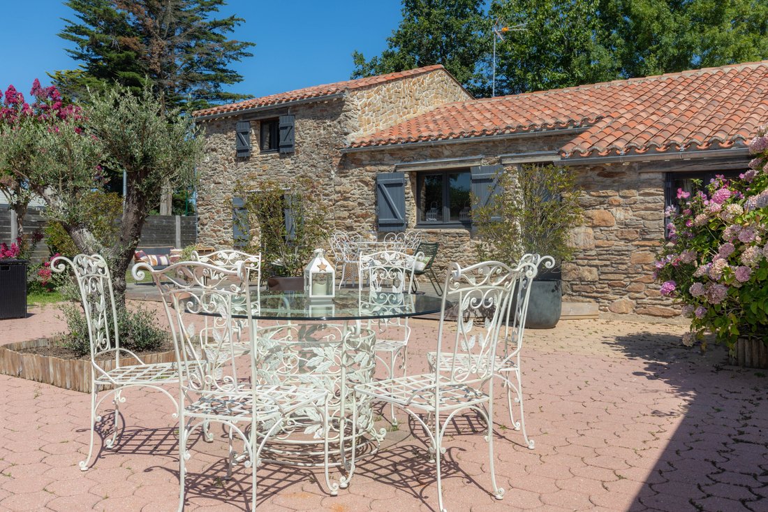 Estate in Vue, Pays de la Loire, France 2 - 18976611