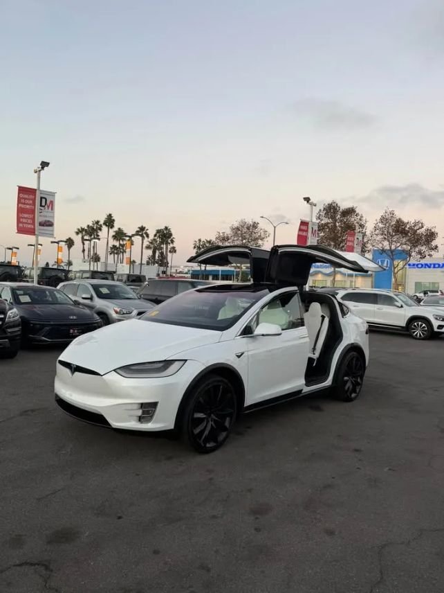 Suv in Costa Mesa, CA, United States 3 - 18972067