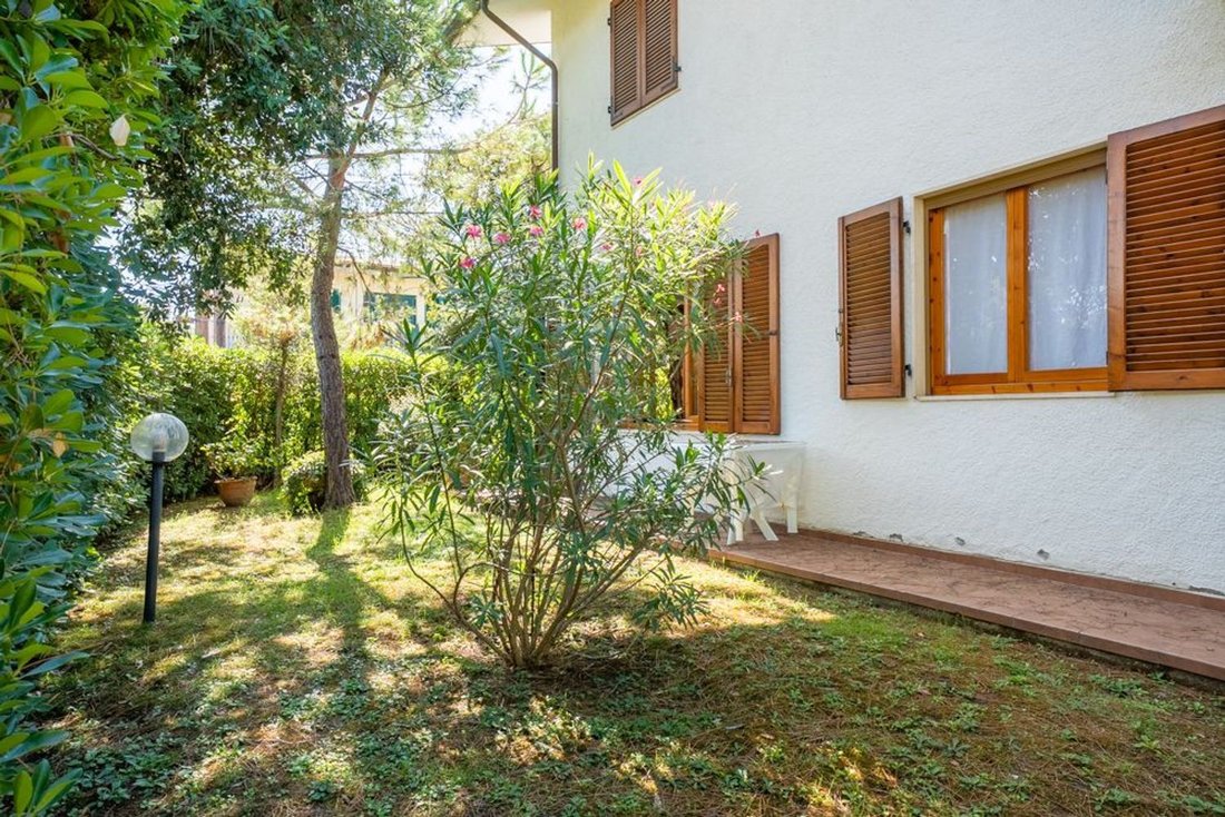 House in Vittoria Apuana, Forte dei Marmi, Tuscany 5 - 18981389