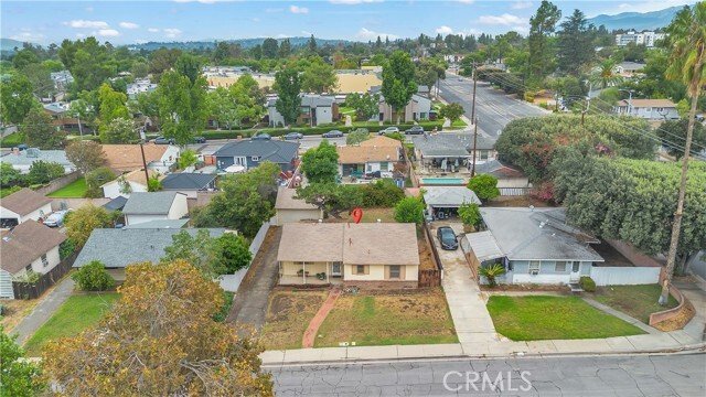 Claremont, California, United States 1 - 18437820