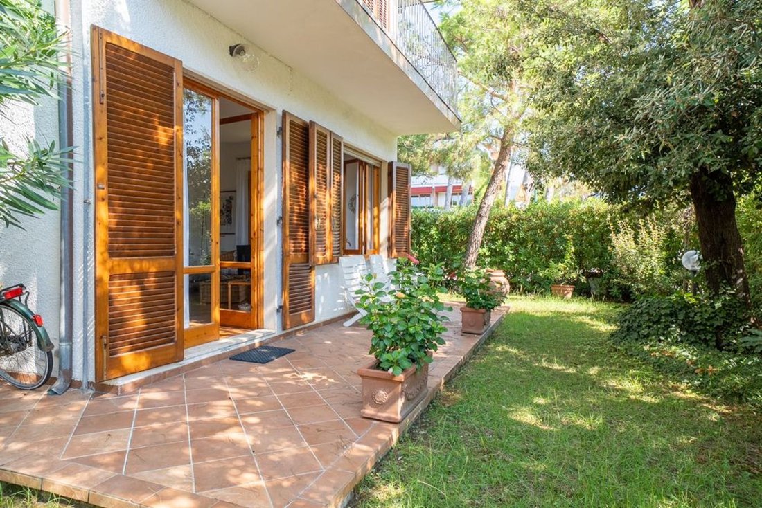 House in Vittoria Apuana, Forte dei Marmi, Tuscany 1 - 18981389
