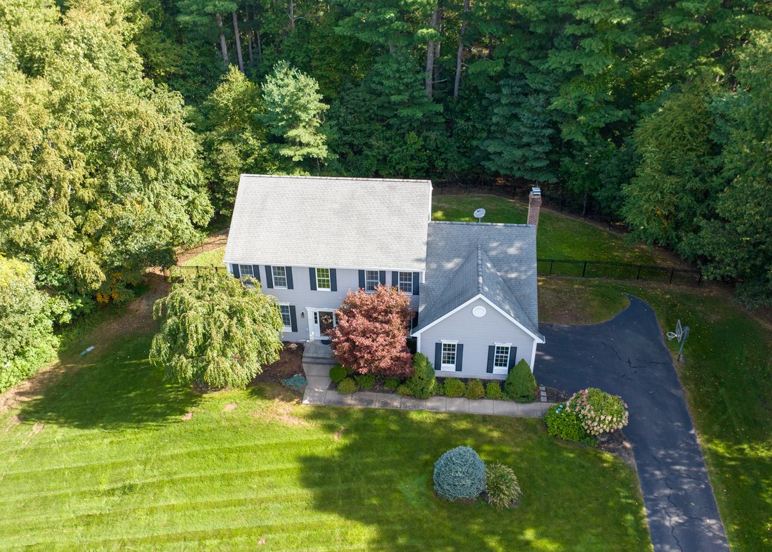 House in Ellington, Connecticut, United States 4 - 18967699
